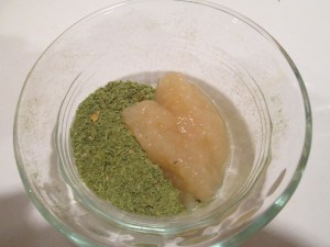 Mix powdered leaves with applesauce.