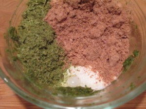 You can use nutmeg if you run out of powdered leaves.