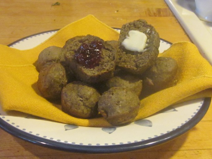 Muffins with palm syrup and dried flakes.