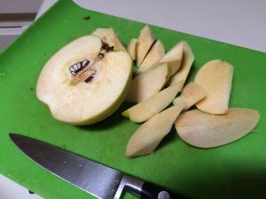 Because they are harder than other fruit, be sure to cut membrillo very carefully. Expect them to come out with not-so -symmetrical slices.