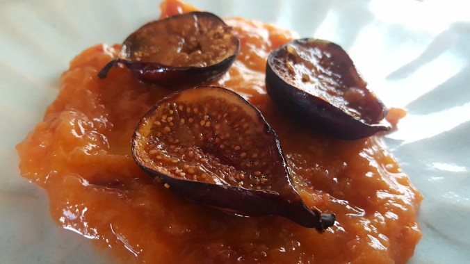 9-figs-fin-peach-sauce
